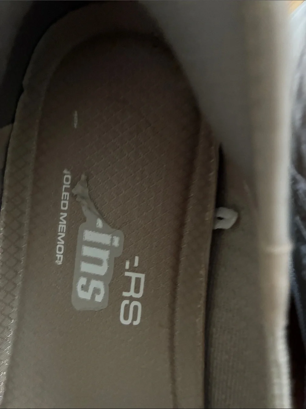Skechers Knit Slip-On Sneakers in Taupe Wonen’s size 8.5  Great condition